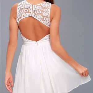 NWT LULUS WHITE LACE BACKLESS SKATER DRESS